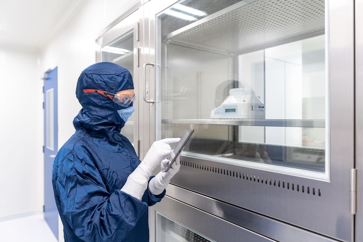 Environmental laboratory specialist at work